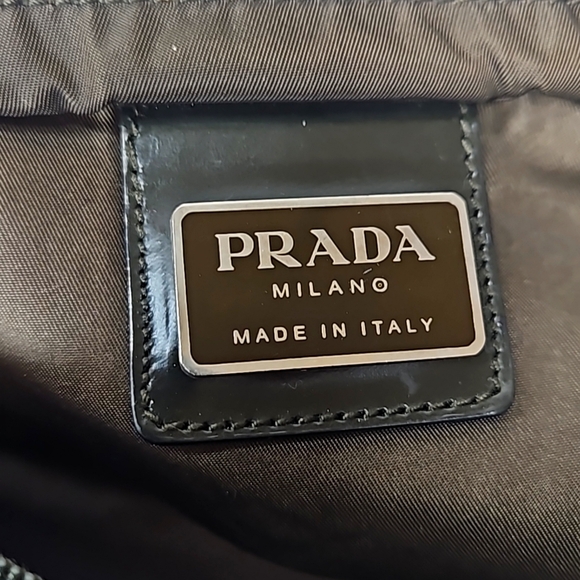 Authentic Prada Tundra Tessuto Crossbody Unisex - Picture 7 of 15